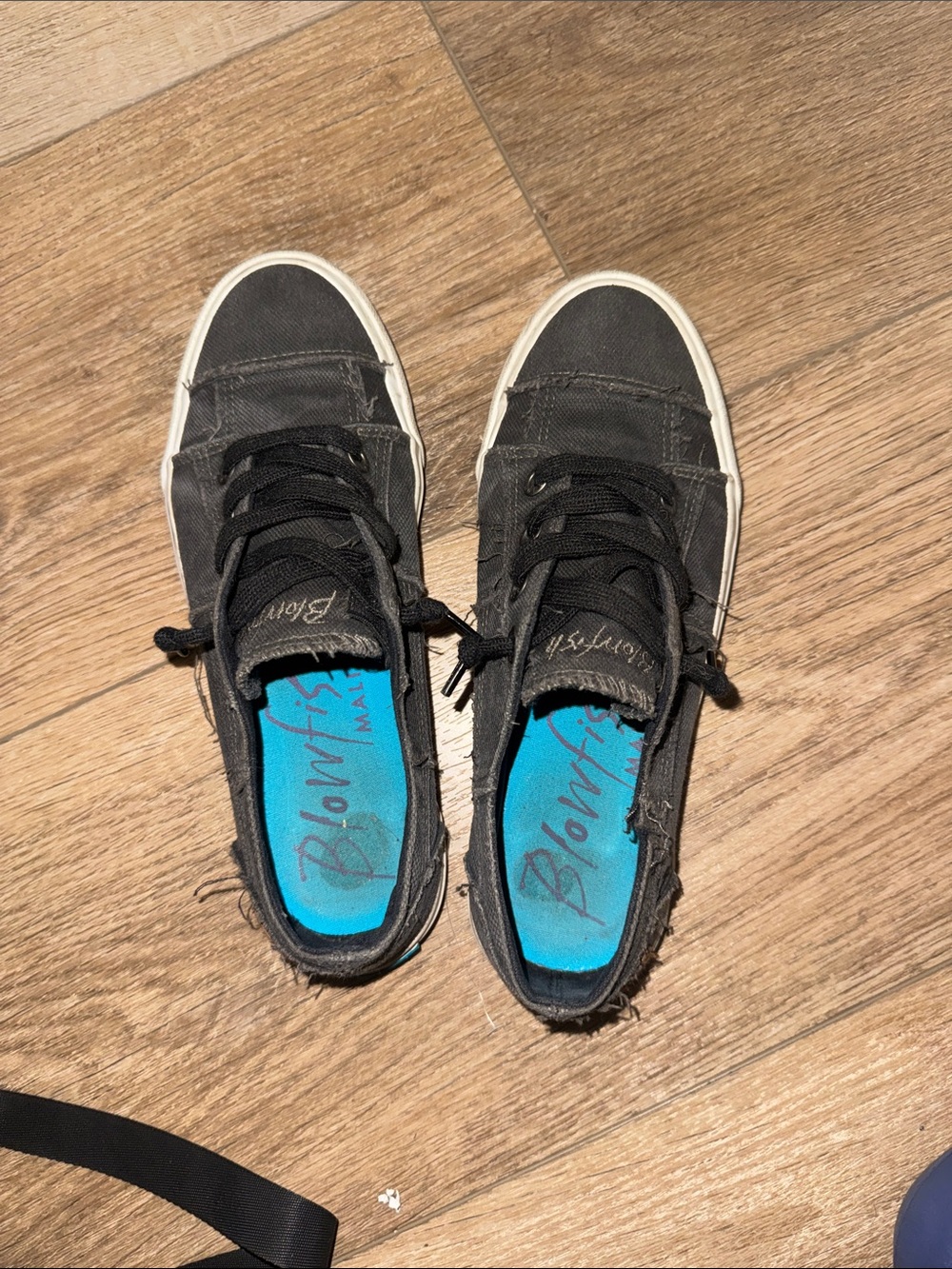 Blowfish Malibu Black Canvas Low-Top Casual Sneakers Wonen’s size 8